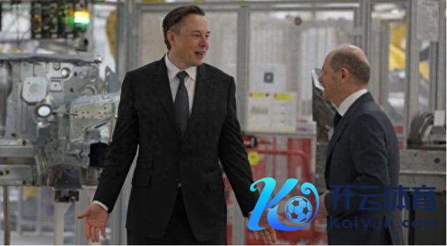 马斯克（左）与朔尔茨贵府图片图源：外媒